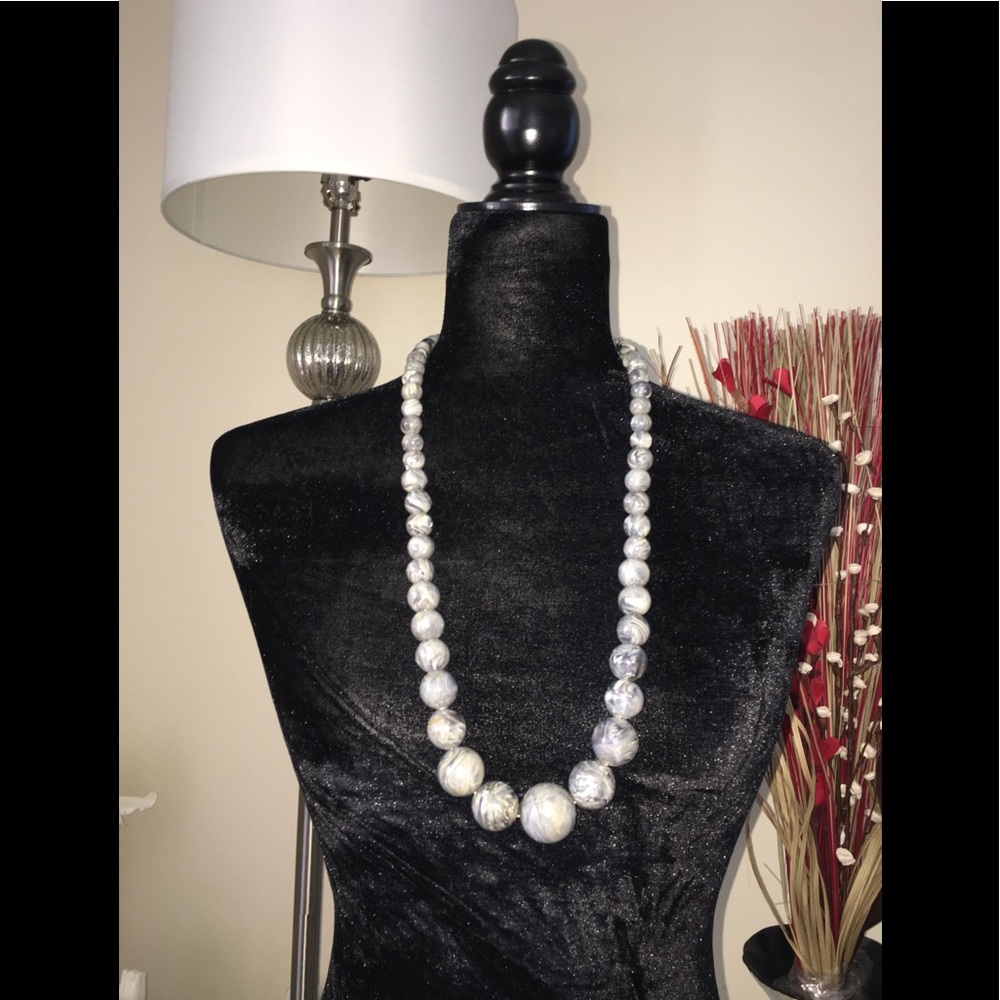 31” Marbled Gray and Light Pearl White Necklace